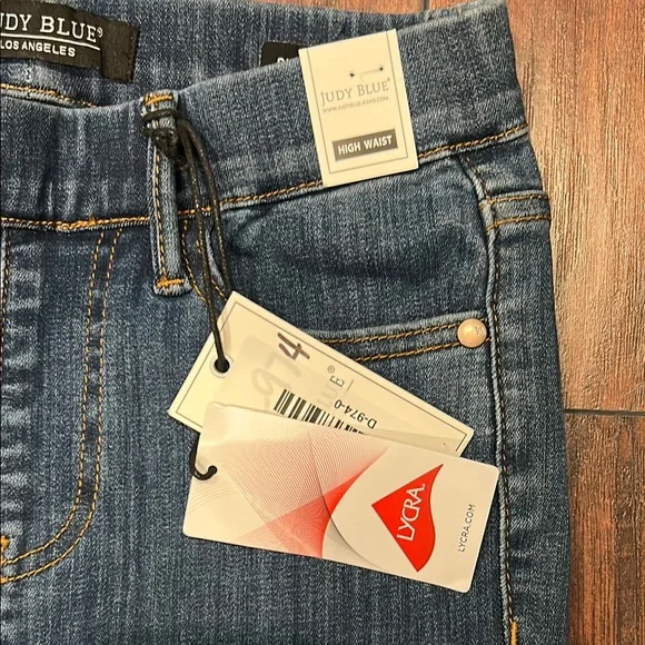 Judy Blue Skinny Capri Jeans 0/24 NWT - Picture 3 of 5